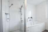 Badezimmer1.1 - Seeblick inklusive! Moderne Design-Wohnung in Ludwigshafen mit Top-Ausstattung und Balkon.