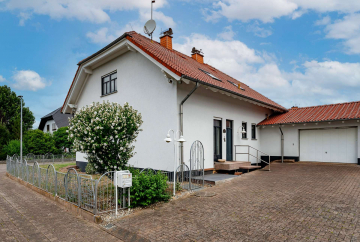 Einfamilienhaus in Grolsheim mit Einliegeroption, Doppelgarage und großzügigem Grundstück, 55459 Grolsheim, Haus