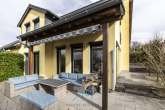 Außen-Hinten-Terrasse1.2 - Eleganz, Komfort & pure Lebensqualität in malerischer Lage! Ihr Traumhaus mit Weitblick –