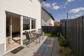 Terrasse1 - Traumhaftes Familienparadies! Doppelhaushälfte mit Garten und perfekter Aufteilung.