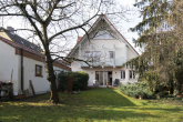 Außen-Ansicht-Hinten - Traum Einfamilienhaus in Haßloch, Parkähnlicher Garten 674 qm, neuer LWW-Wärmepumpe & Photovoltaik.