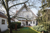 Außen-Ansicht-Hinten2 - Traum Einfamilienhaus in Haßloch, Parkähnlicher Garten 674 qm, neuer LWW-Wärmepumpe & Photovoltaik.