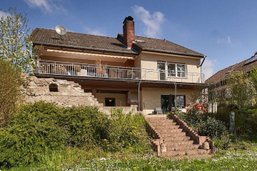 Erleben Sie Ihr Traumhaus mit Einliegerwohnung in malerischer Umgebung., 55566 Bad Sobernheim, Einfamilienhaus