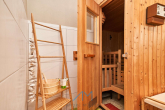 Sauna1 - Erleben Sie Ihr Traumhaus mit Einliegerwohnung in malerischer Umgebung.