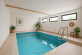 KG Schwimmbad Beispiel - Vielseitiges Einfamilienhaus in Wörrstadt: mit Mehrgenerationen-Option & Schwimmbad-Potenzial