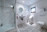 UG WC Dusche - Großzügig wohnen: Architektenhaus in Grolsheim mit 3,10 m Deckenhöhe und Einliegeroption