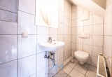 Gäste WC OG2 - Wandmodernisiert – sofort einziehen! Großzügige Maisonettewohnung in Zornheim.