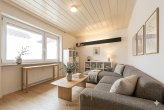 EG-Beispiel-Wohnzimmer - Ober-Olm: 1–2 Familienhaus mit Hof und Potenzial für kleinen Garten in gefragter Lage