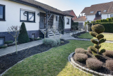 Außen Eingang1.7 - Stilvoller Bungalow in Saulheim, mit 926 qm Grundstück, Gartenparadies, Feldrand !