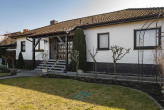 Außen Eingang1.3 - Stilvoller Bungalow in Saulheim, mit 926 qm Grundstück, Gartenparadies, Feldrand !