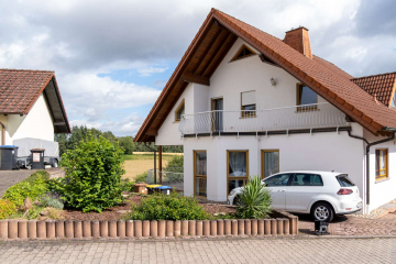 Traumhaftes Einfamilienhaus mit Einliegerwohnung, Feldrandlage und Doppelgarage mit Grube, 67659 Kaiserslautern, Einfamilienhaus