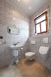 EG Gäste WC - Stilvolles Wohnhaus in Grolsheim mit großzügiger Raumhöhe und Einliegeroption